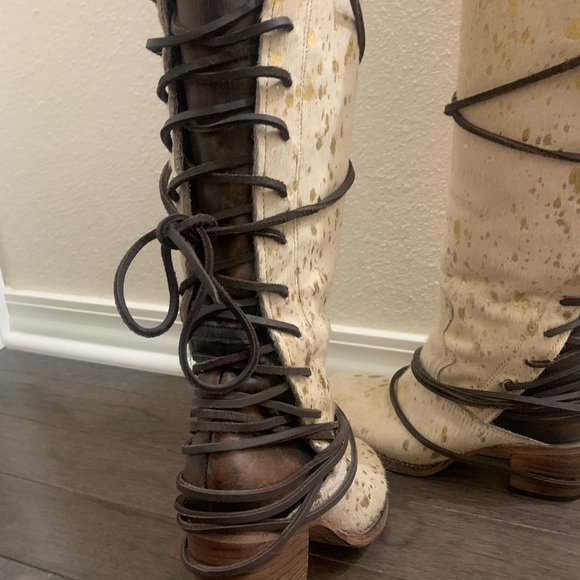 Freebird Cream and Gold Women's Boots - Picture 3 of 5